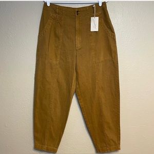 Mustard Universal Thread High Rise Relaxed
Fit Tapered Cropped Jeans